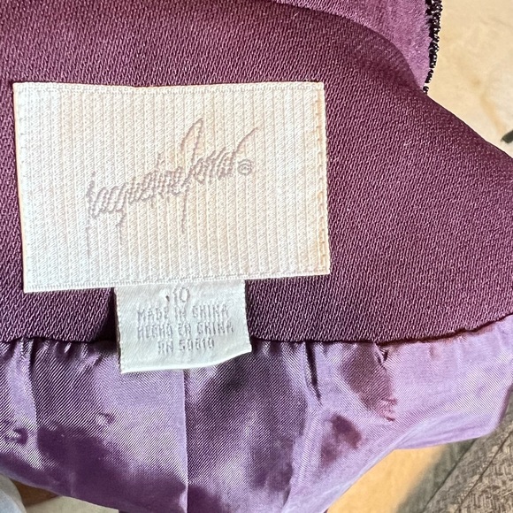 Jacqueline Ferrar suit, size 10. - Picture 4 of 10